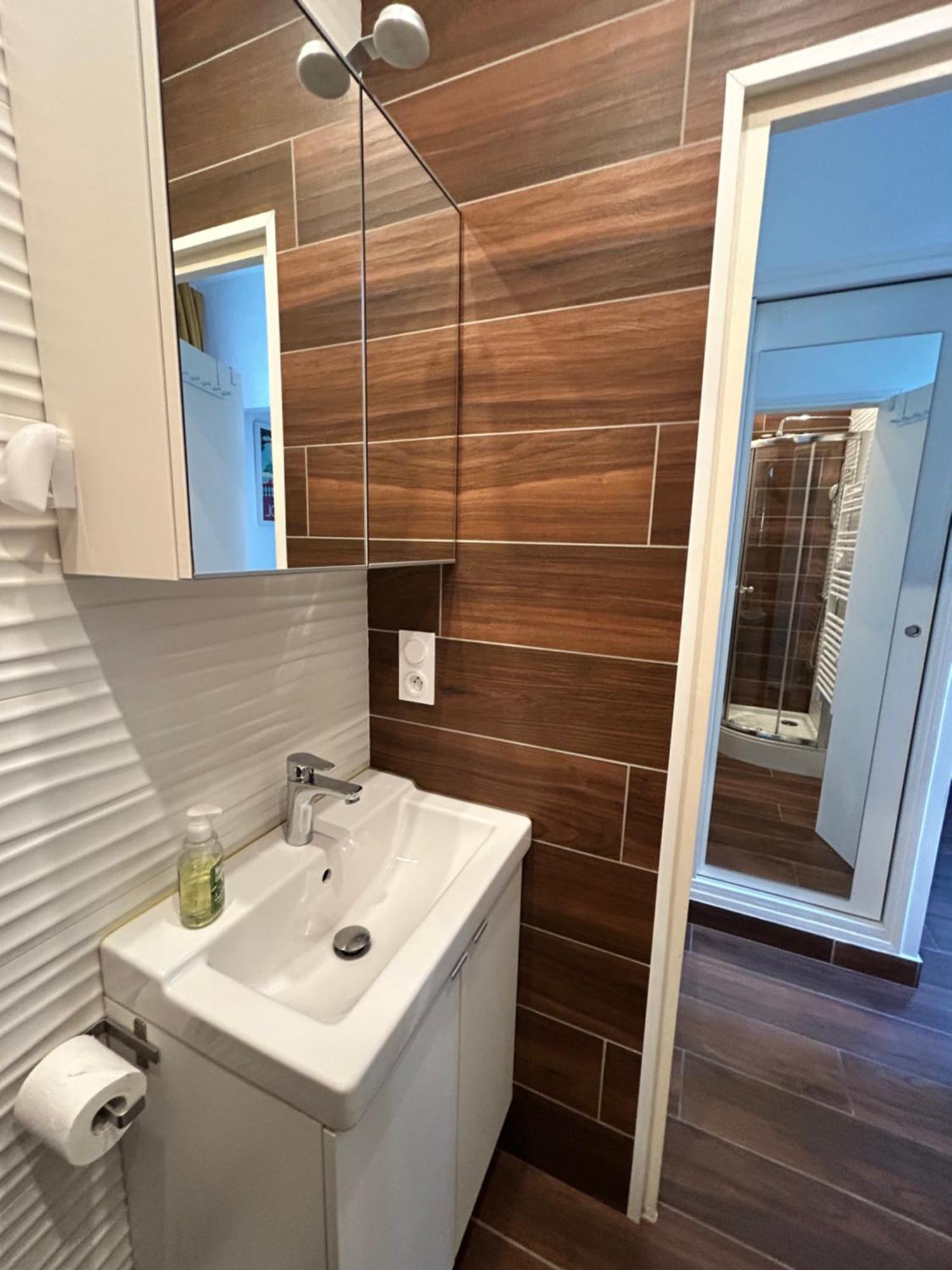 Agreable Studio Renove Avec Place De Parking Bandol Exterior foto